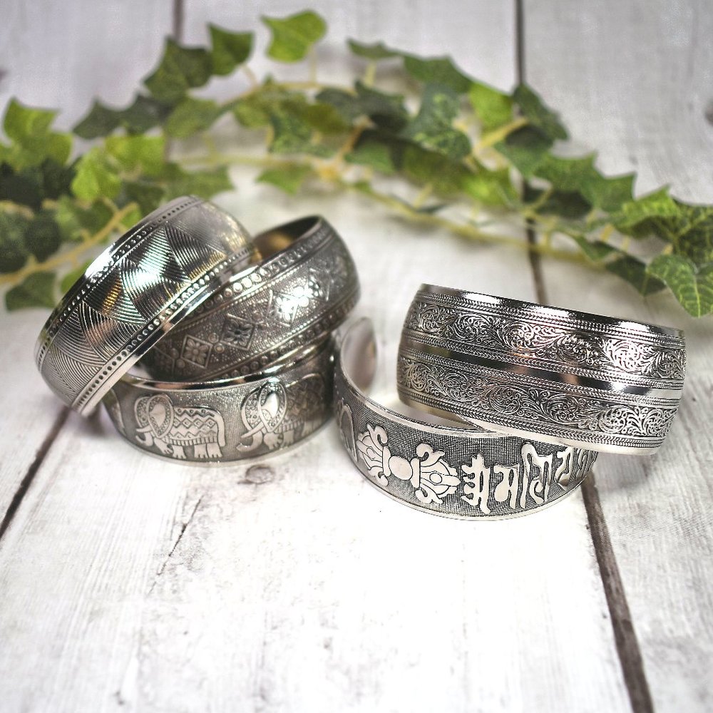 Set of 5 Vintage Bangle Cuff Bracelets - Silver Pewter